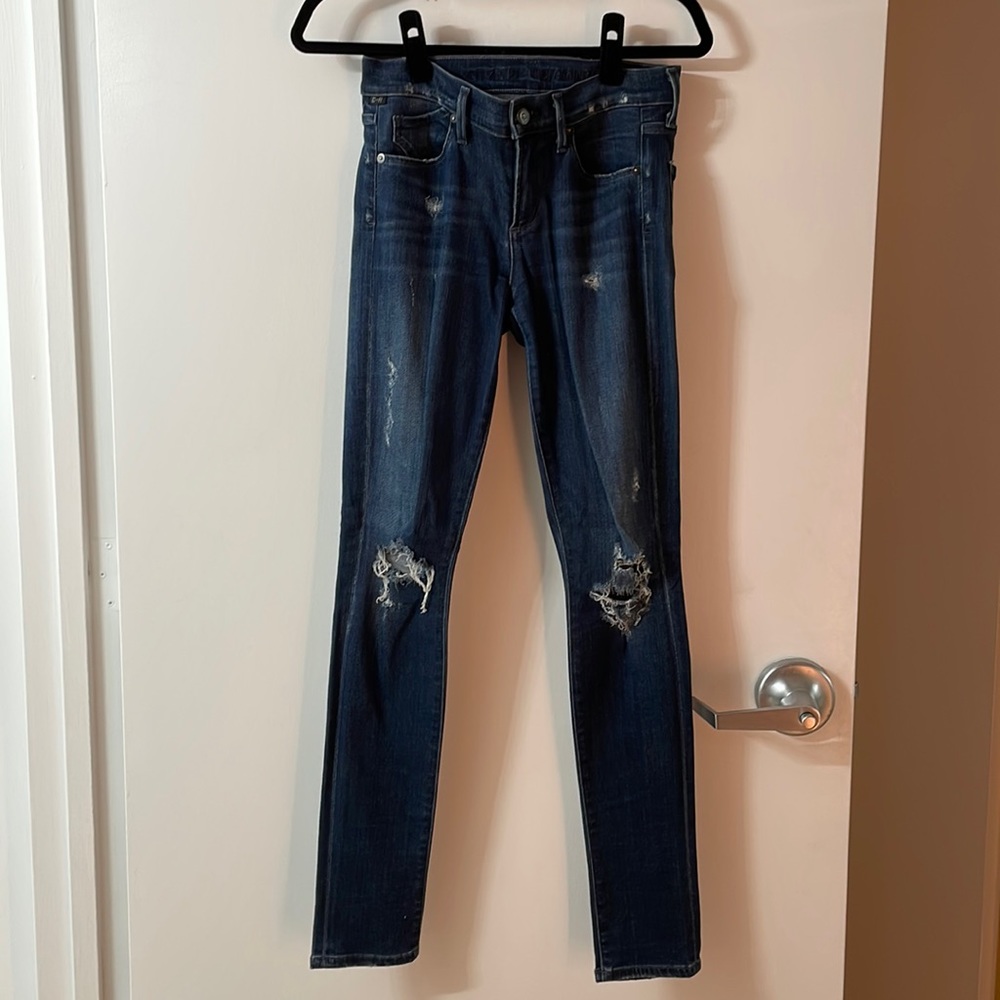 Citizens of Humanity lightly ripped, medium blue skinny jeans. Mid-rise. Size 26